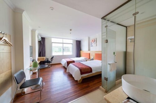Changyue Hotel (Beihai High-speed Railway Station)