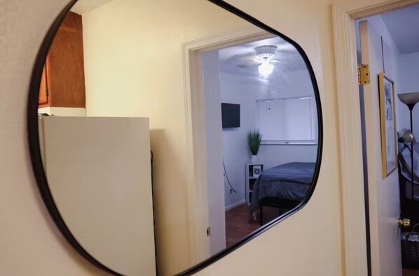 1 dormitorio, tabla de planchar con plancha, wifi y ropa de cama