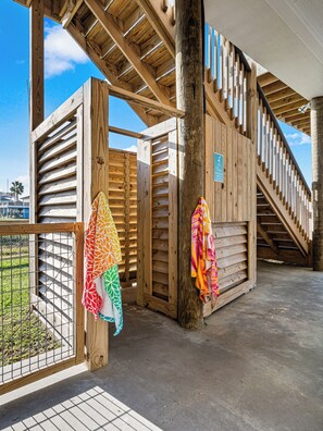 Property grounds - Sleeps 20, 4 King BR, Beach Access, Luxury Spa, Pets, Decks, Games Galore (Bolivar Peninsula)