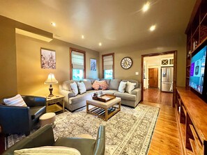 Smart TV, table football, books, offices - 2,200 Sq Ft w/ 2 Gamerooms, Firepit & Grill 15 Minutes To Hershey (Palmyra)