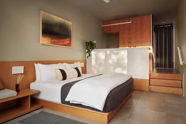 Luxury Studio Suite, 1 King Bed, Lanai | Egyptian cotton sheets, premium bedding, pillow-top beds, desk