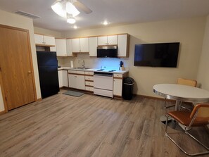 Geladeira, micro-ondas, fogão, cooktop