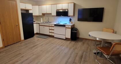 RiverTown Retro 1980s Retreat