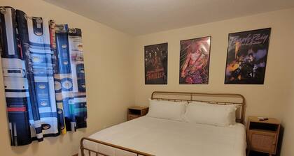 RiverTown Retro 1980s Retreat