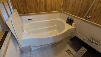 Free toiletries, bidet