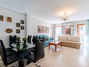 TV - Holi-Rent Pajaritos Sevilla (Sevilla)