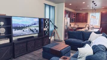 Smart TV, fireplace, DVD player, table tennis