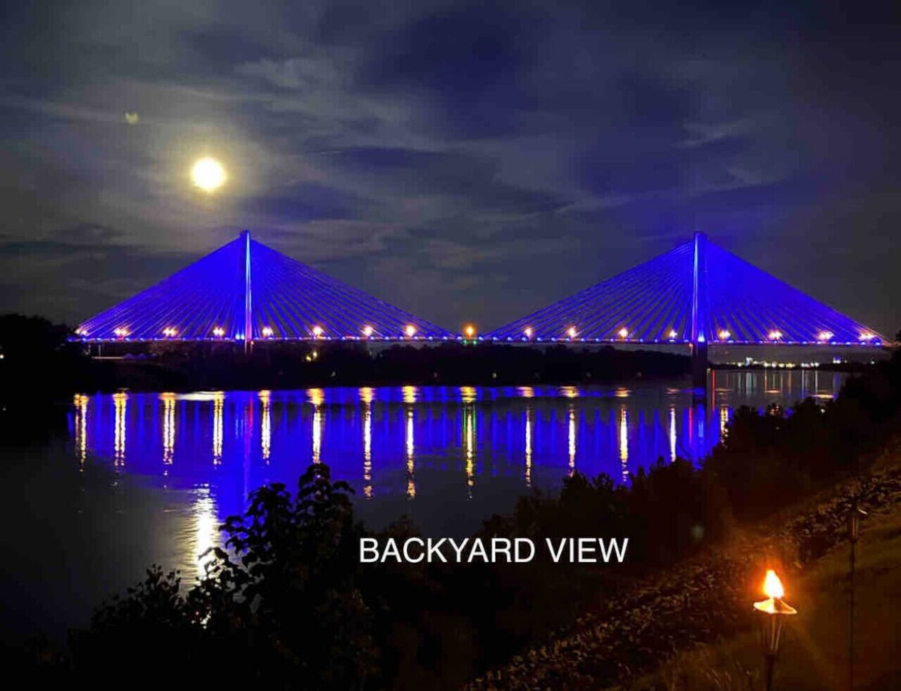 Relax @ Rivertime w/a River & Bridge view + HotTub