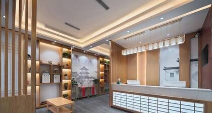 Chenyue Hotel (Chengdu Southwest University of Finance and Economics Subway Station)