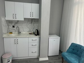 Habitación básica con 2 camas individuales | Cocina privada