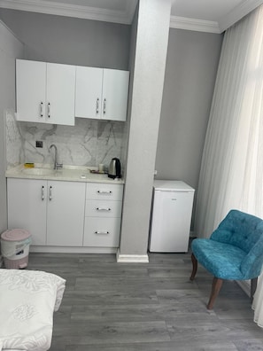 Basic Twin Room | Private kitchen