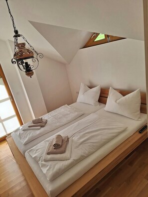 3 sovrum, skrivbord, wi-fi och sängkläder