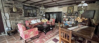 Casa Medieval del Siglo XV con Encanto Histórico en el Corazón de Galicia