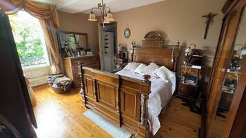 7 habitaciones, tabla de planchar con plancha, wifi y ropa de cama