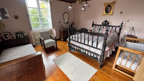 7 slaapkamers, een strijkplank/strijkijzer, wifi, beddengoed