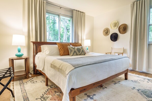 3 Schlafzimmer, Schreibtisch, Bügeleisen/Bügelbrett, Reisekinderbett