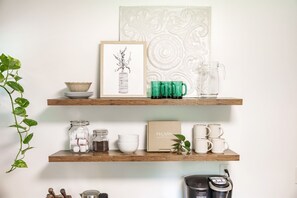 Interior - East Nash Cottage | Holiday Décor | Fire Pit (Nashville)