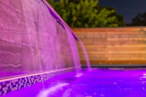 Lux Villa: Heated Pool & Sauna