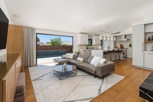 Lux Villa: Heated Pool, Sauna, & Gym