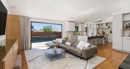 Lux Villa: Heated Pool, Sauna, & Gym