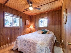 2 bedrooms, in-room safe, iron/ironing board, free WiFi
