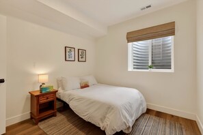 5 habitaciones, escritorio, tabla de planchar con plancha y wifi 
