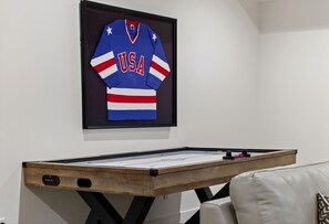 Game room - New Modern 5BR with AC - Walk to Targhee Shuttle (Driggs)