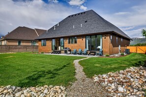 Exterior - New Modern 5BR with AC - Walk to Targhee Shuttle (Driggs)
