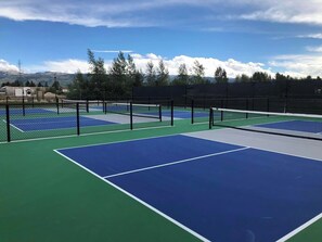 Sport court - New Modern 5BR with AC - Walk to Targhee Shuttle (Driggs)