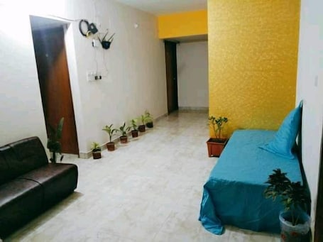 In-room dining. Green House