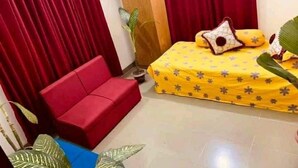 Single Room, City View | Desk - Green House (Khulna)
