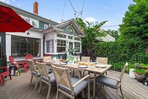 屋外ダイニングエリア