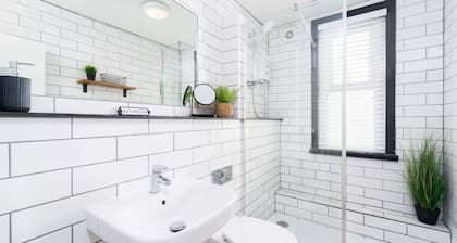 Charming 2-bedroom apartment in beautiful St Ives, minutes walk from the Beach