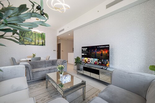 NEW: Dubai Luxury apartment | Full Burj Views

