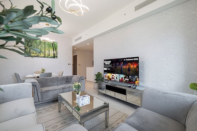 NEW: Dubai Luxury apartment | Full Burj Views

