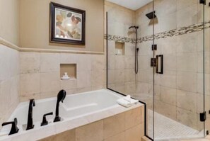 Exterior - Ski In, Ski Out 3 Bedroom Condo at the Eagle Bahn Gondola With Slopeside Pool (Vail)