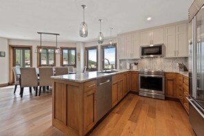 Exterior - Beaver Creek Village Ski In, Ski Out 2 Bedroom Residence With Pool (Avon)