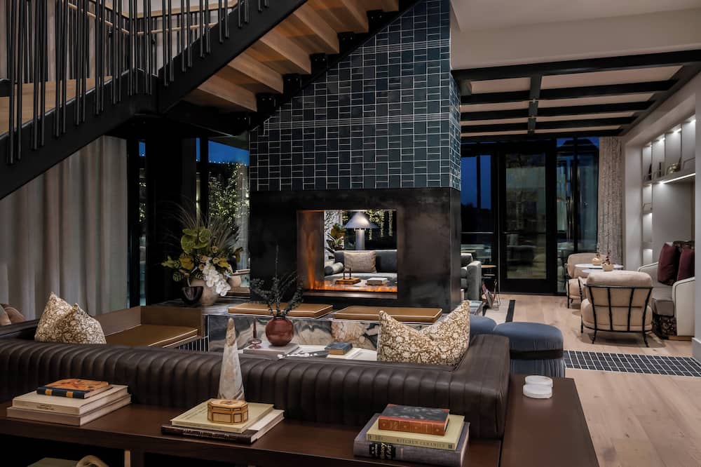 Denizen Hotel