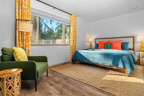 2 bedrooms, iron/ironing board, WiFi, bed sheets - Hemlock Hideaway a Happy Cottage in the Trees (Port Angeles)