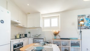 Fridge, microwave, oven, coffee/tea maker