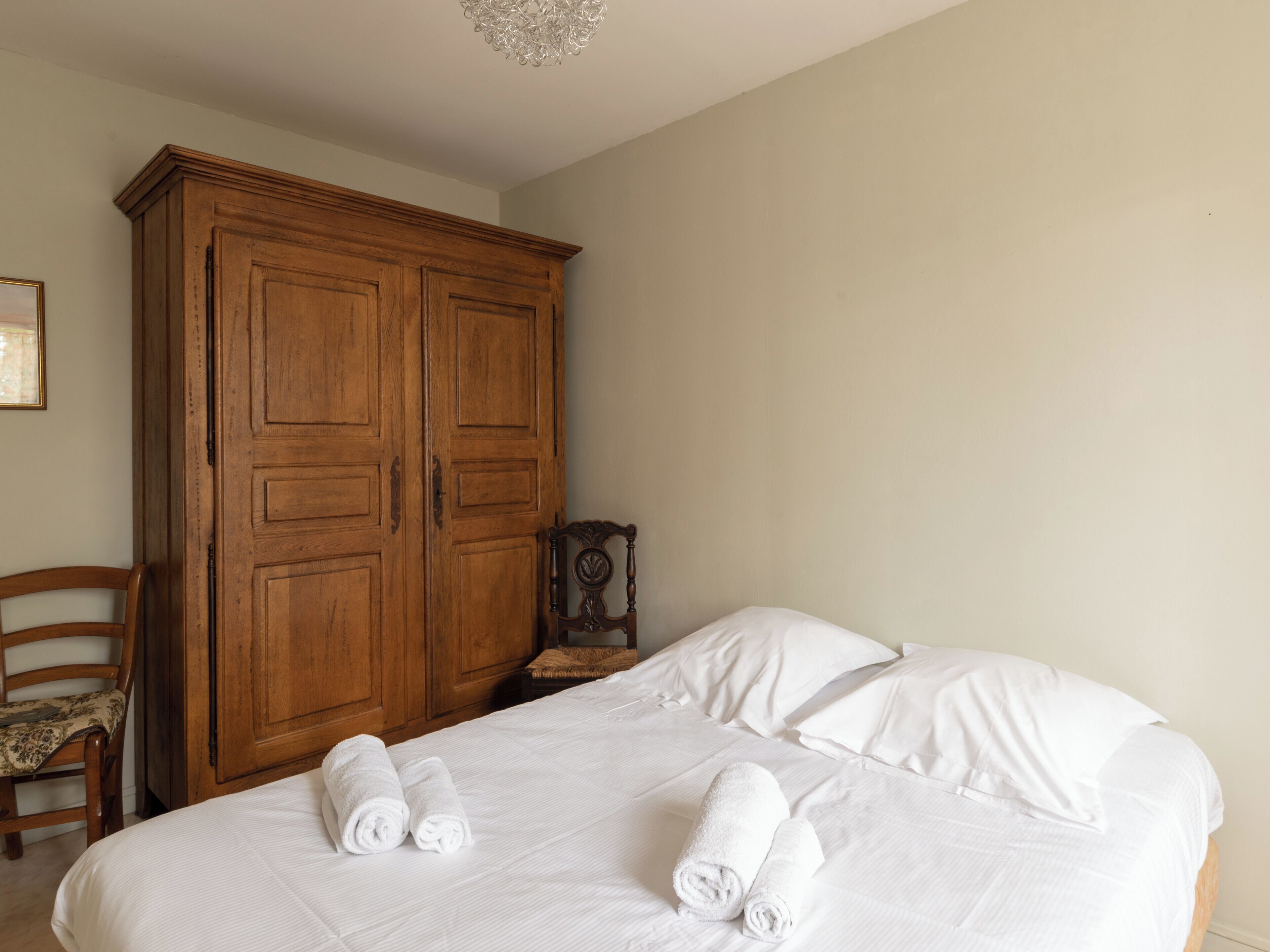 3 chambres, fer et planche à repasser, Wi-Fi, draps fournis