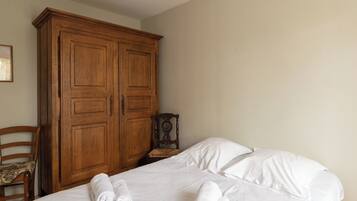3 chambres, fer et planche à repasser, Wi-Fi, draps fournis