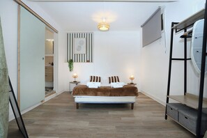 Iron/ironing board, travel crib, WiFi, bed sheets