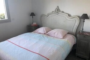2 quartos, ferros/tábuas de passar roupa, Wi-Fi, roupa de cama