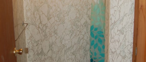 Savon, shampoing, papier toilette