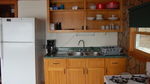 Private kitchen - Montgomery Cottage, Montgomery Cottage at Camp Caledonia (Morristown)