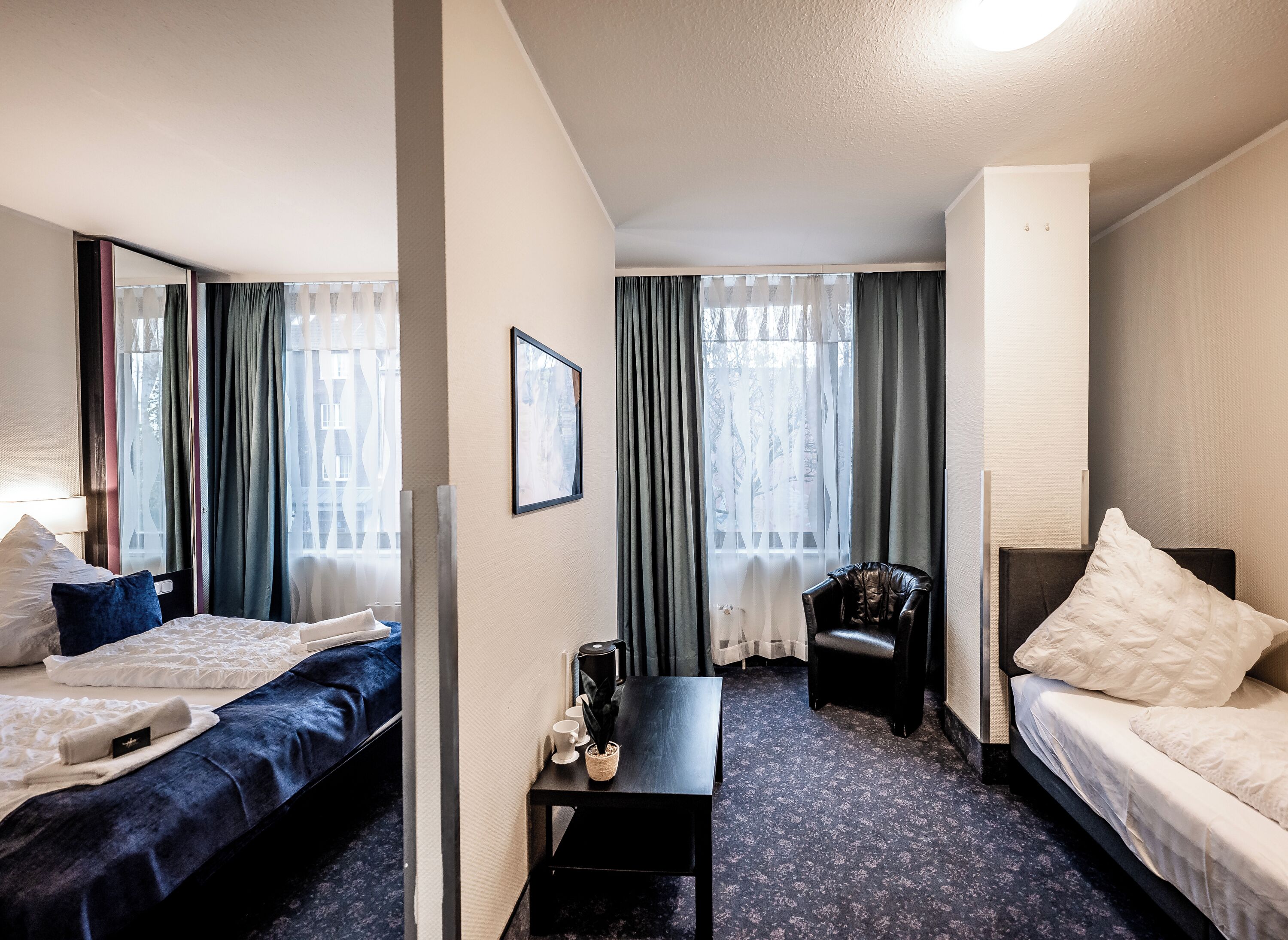 Family Room | Desk, laptop workspace, free WiFi, bed sheets