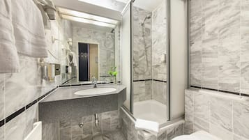 Handtücher, Seife, Shampoo, Toilettenpapier