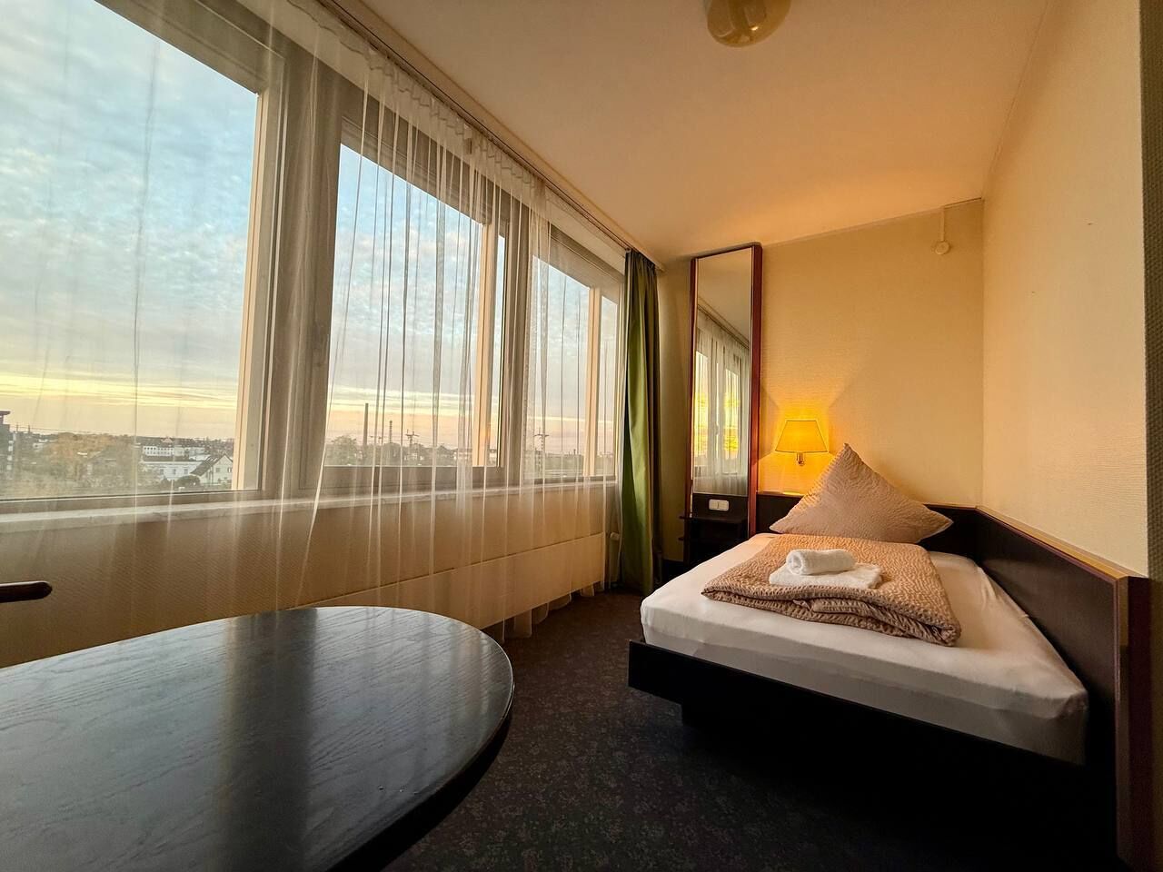 ห้องคอมฟอร์ทซิงเกิล | โต๊ะทำงาน, พื้นที่ทำงานแบบใช้แล็ปท็อป, Wi-Fi ฟรี, ผ้าปูที่นอน