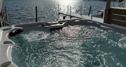 Lakefront - Amazing views! Private Hot Tub & Boat Slips. 12 mins to Ski Resorts!